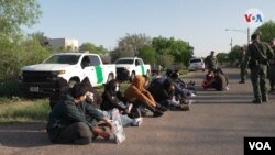 El gobernador de Texas, Greg Abbott, entregó la semana pasada nuevas directrices para implementar a lo largo de la frontera entre EEUU y México y prometió más por venir.