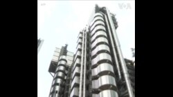 气候活动人士封锁伦敦劳埃德保险市场总部入口 