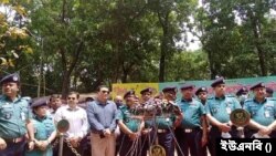 রাজধানী ঢাকার রমনা বটমূলে নিরাপত্তা ব্যবস্থা পরিদর্শন শেষে এক প্রেস ব্রিফিংয়ে ঢাকা মেট্রোপলিটন পুলিশের (ডিএমপি) কমিশনার মো. শফিকুল ইসলাম।