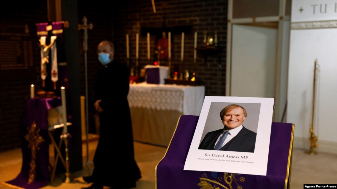 Sawirka xildhibaanka muxaafidka ahaa ee la dilay David Amess. Oct. 15, 2021