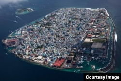Rising water levels are threatening more islands, like the Maldives, pictured here. (Photo courtesy Geo, COP21.gouv.fr )