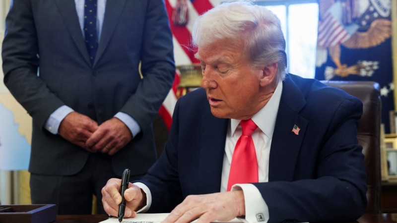 Trump Sebut akan Tawarkan ‘Kartu Emas’ Seharga $5 Juta kepada Imigran untuk Raih Kewarganegaraan 8 Trump Sebut akan Tawarkan ‘Kartu Emas’ Seharga $5 Juta kepada Imigran untuk Raih Kewarganegaraan