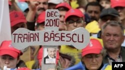 Rumani: Punonjësit e sektorit publik protestojnë kundër shkurtimit të pagave