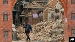 El epicentro del terremoto con magnitud 7,8 tuvo lugar a 80 kilómetros al noroeste de la capital de Nepal, Katmandú.