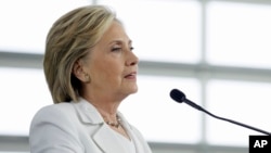 Clinton está confiada en que ninguno de los mensajes estaba marcado como confidencial cuando ello lo envió o lo recibió.