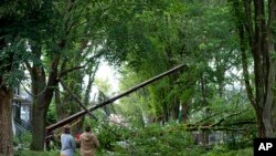 El Centro Nacional de Huracanes de Estados Unidos informó en su reporte del domingo en la tarde que el ahora ciclón post-tropical estaba a 235 km de Cape Saint George, en la isla canadiense de Terranova.