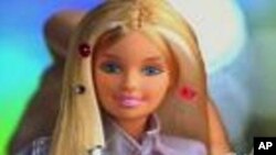 ของเล่นยอดนิยมตลอดกาล ตั้งแต่ห่วง Hula Hoop ขดลวดสปริงเดินได้ หรือ Slinky ตุ๊กตา Cabbage Patch Doll ไปจนถึงตุ๊กตา Barbie