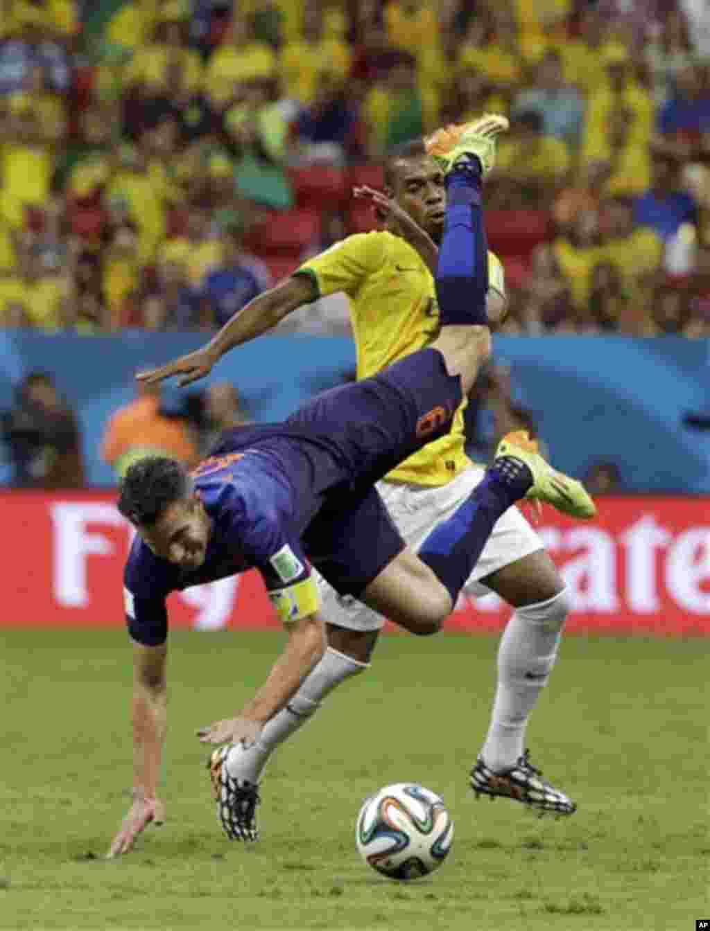 Netherlands' Robin van Persie is fouled by Brazil's Fernandinho during the World Cup third-place soccer match between Brazil and the Netherlands at the Estadio Nacional in Brasilia, Brazil, Saturday, July 12, 2014. (AP Photo/Hassan Ammar)