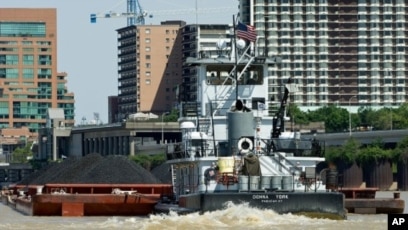 In Fast-Moving World, Slow-Going Barges Ply US Waterways