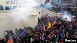 Turma duke sulmuar Kapitolin më 6 janar 2021