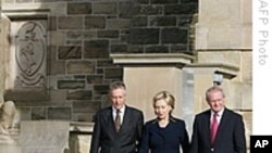 Clinton Lauds Irish Peace Process, Urges More Progress