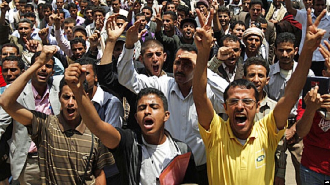 Students shout slogans during protests demanding the resignation of Yemen's President Ali Abdullah Saleh, Sana'a, September 18, 2011.