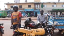 MOTO -TAXI Bamako sigida la- Moto tabi ye bolifɛnw ye minnu bɛ baara kɛ kosɛbɛ Bamakɔ hali ni siraba kasaara caman bɛ u la. 