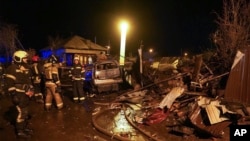 Bombeiros na zona da queda, Irkutsk, Russia, 24 de Outubro, 2022