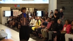 Desain Mode Motif Kalimantan dan Batik Modern, Curi Perhatian Fashion New York