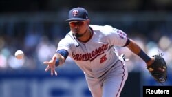 Luis Arraez, de los Mellizos de Minnesota en un frentamiento con los Padres de San Diego en Petco Park, San Diego, California, el 31 de julio de 2022.