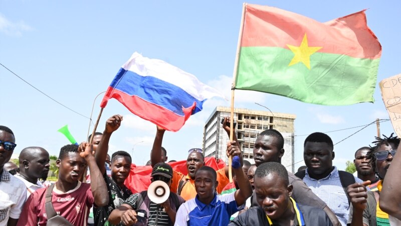 La police burkinabè disperse une manifestation anti-France à Ouagadougou