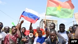 "France dégage", "Vive la coopération Russie-Burkina", pouvait-on entendre de la part des manifestants.