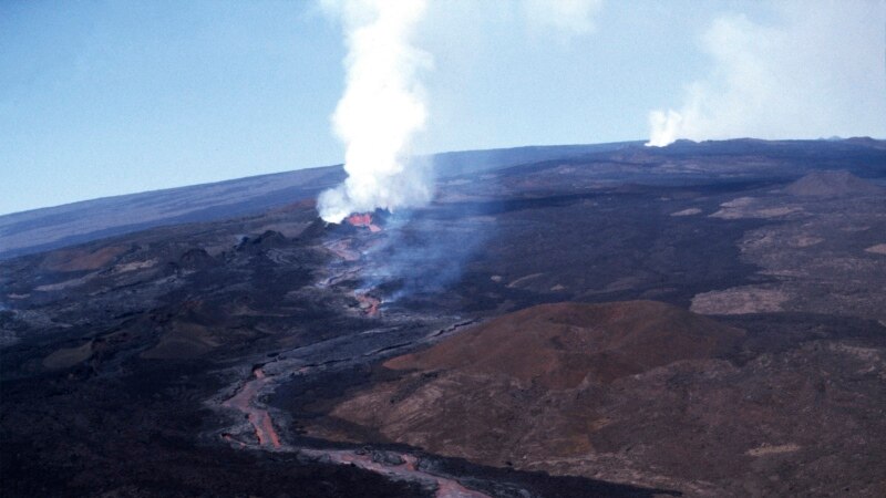 Hawaii's Big Island Gets Warning as Huge Volcano Rumbles