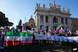 تظاهرات ایرانیان مقیم ایتالیا در رم. شنبه ٧ آبان ۱۴۰۱