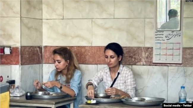 دنیا راد