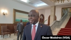 Téte António, ministro das Relações Exteriores de Angola, à saída do encontro com o Presidente são-tomense, São Tomé, 4 Outubro 2022