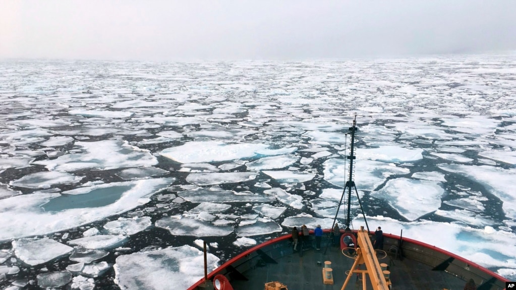 资料照片：美国海岸警卫队破冰船2018年夏季在北冰洋巡航。(photo:VOA)