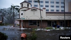 Вулиці міста Форт Маєрс у Флориді затоплено через ураган "Іан"