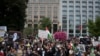  واشنگٹن ڈی سی میں مہسا امینی کی موت کے بعد ایک احتجاجی ریلی میں مظاہرین ایران میں حکومت کی تبدیلی کا مطالبہ کر رہے ہیں. 