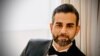 حسن ناظر، سینماگر ایرانی بریتانیایی، حمایت از حکومت ایران را تکذیب کرد