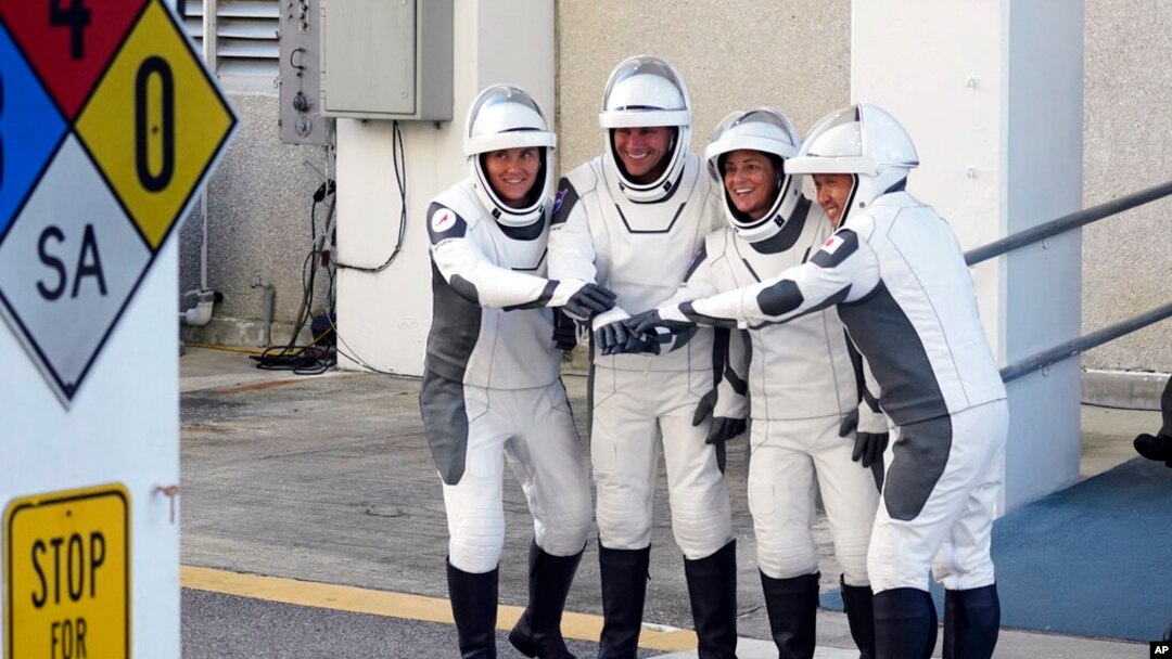 Новый экипаж МКС перед стартом SpaceX Crew5. 5 октября 2022 г.
