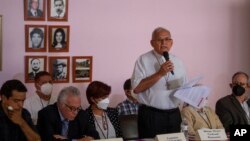 El cardenal de Guatemala, Álvaro Ramazzini, habla durante una conferencia de prensa en la Ciudad de Guatemala, el 3 de octubre de 2022.