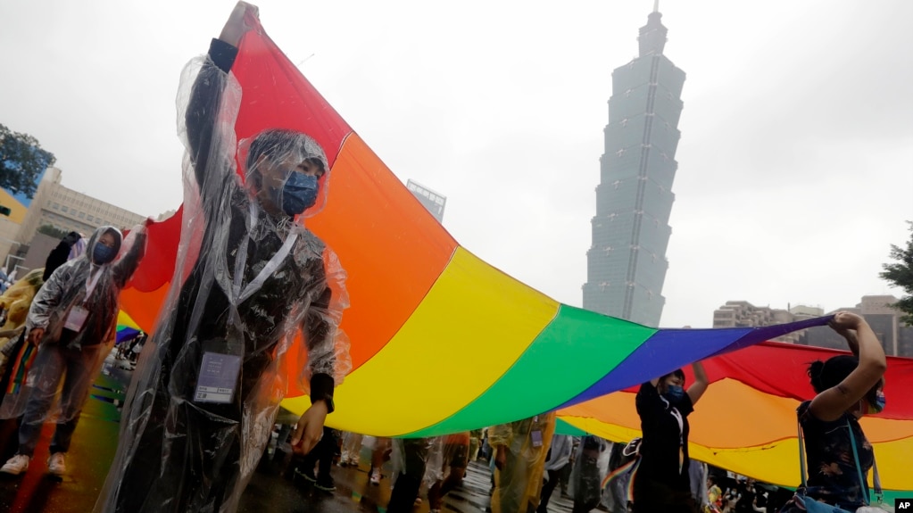 台北市举行年度骄傲大游行（2022年10月29日）(photo:VOA)