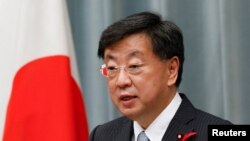 마쓰노 히로카즈 일본 관방장관이 지난 4일 도쿄에서 기자회견하고 있다. (자료사진)
