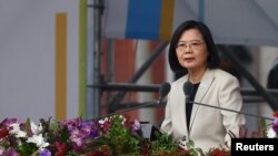 台湾总统蔡英文2022年10月10日在总统府前举行的双十节庆典仪式上发表讲话。（路透社）
