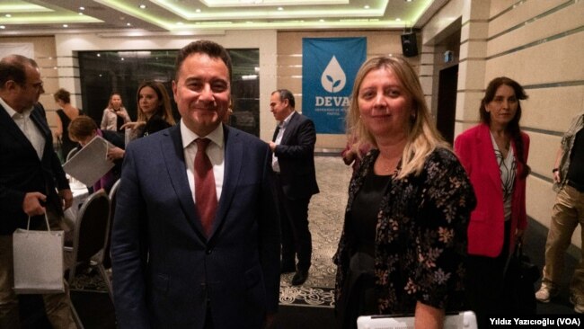 DEVA Partisi Lideri Ali Babacan ve VOA Türkçe Ankara muhabiri Yıldız Yazıcıoğlu