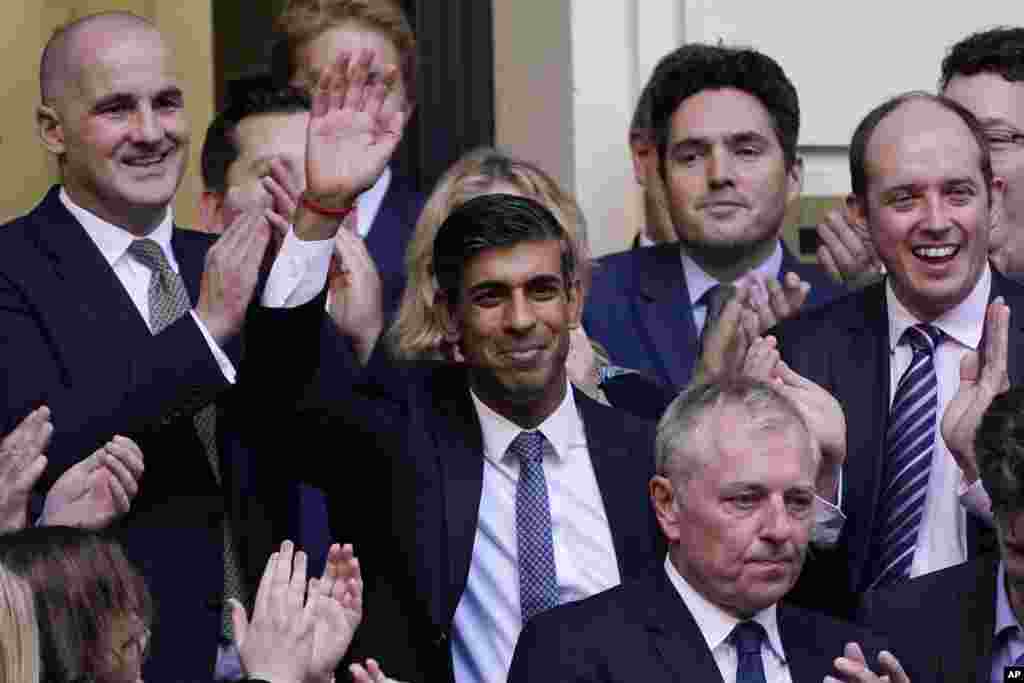 Rishi Sunak, center, waves after winning the Conservative Party leadership contest at the Conservative party Headquarters in London, Britain.