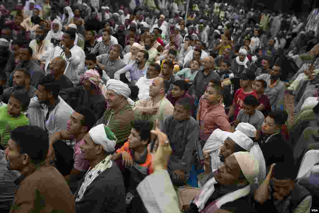 Some of the worshipers await a charity dinner as they listen to speeches in honor of the holiday in Al-Sherif, Egypt on Oct. 4, 2022. (Hamada Elrasam/VOA)