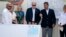 Prezidan Joe Biden ak premye dam Jill Biden, ak Gouvene Potoriko Pedro Pierluisi Lendi nan Ponce, Potoriko, 3 Oct. 2022. 