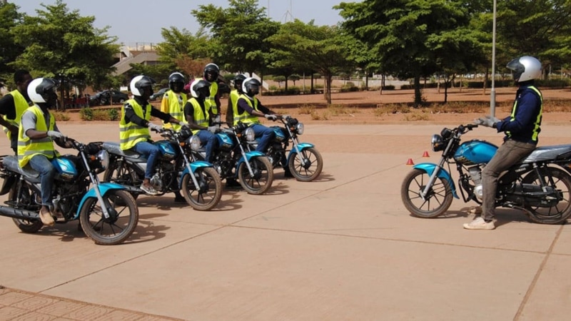 Les autorités maliennes veulent imposer le port du casque à moto