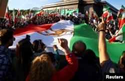 تظاهرات همبستگی ایرانیان در برلین، آلمان. شنبه ٣٠ مهر ۱۴۰۱