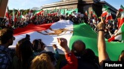تظاهرات ایرانیان علیه جمهوری اسلامی در برلین، آلمان. شنبه ٣٠ مهر ۱۴۰۱