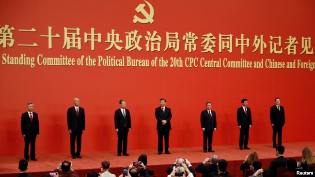 2022年10月23日，在中共二十屆一中全會後，中共新一屆中央政治局常委與中外媒體見面。