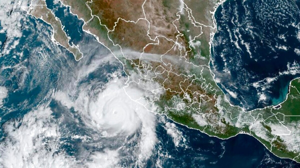 Category 4 Hurricane Rosyln Brushing Vallarta on Way to Mexico Coast - Vimarsana News