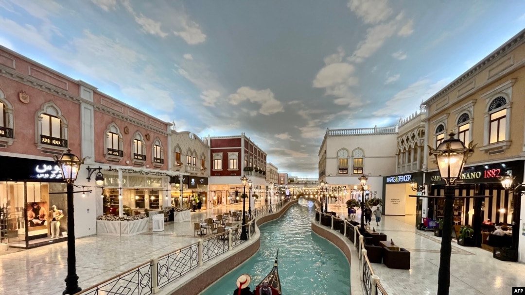 Villagio Mall di ibu kota Qatar, Doha yang sedang bersiap menjadi tuan rumah Piala Dunia FIFA 2022 (foto: dok). Qatar juga akan menjadi tuan rumah Turnamen AFC 2023 pasca mundurnya China. 