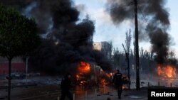 Cars are on fire after Russia's missile attack in Kyiv, Ukraine October 10, 2022. REUTERS/Valentyn Ogirenko/File Photo