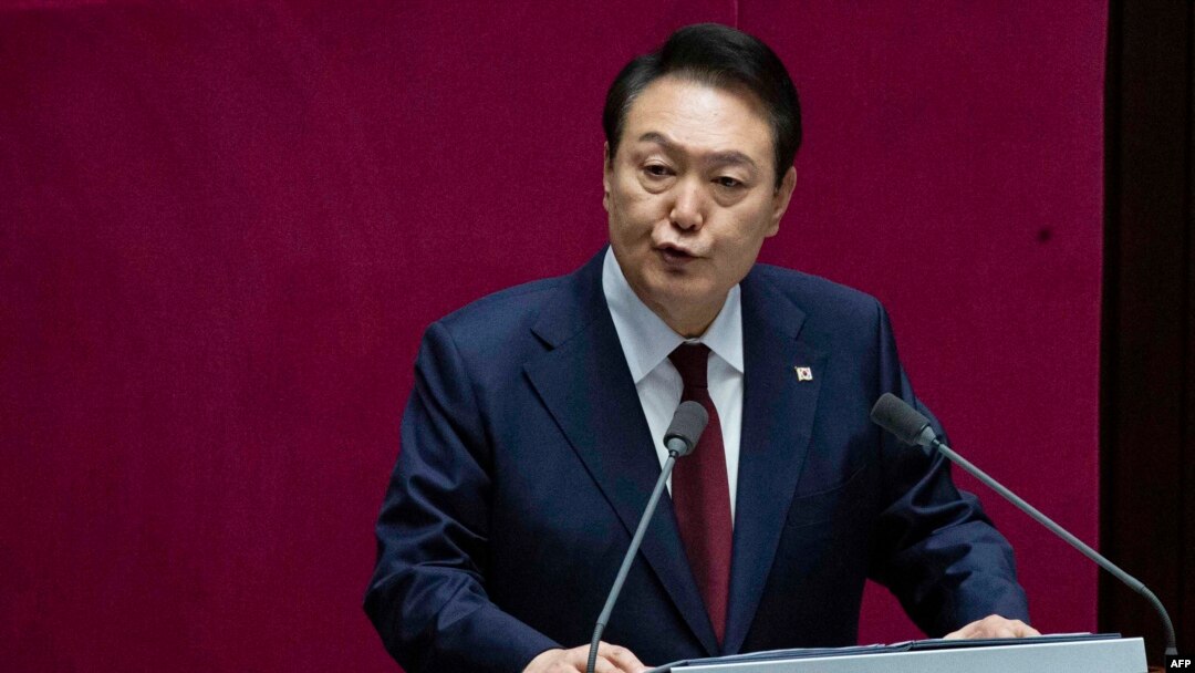 El presidente de Corea del Sur, Yoon Suk Yeol, pronuncia un discurso sobre el presupuesto del gobierno en la Asamblea Nacional en Seúl, el 25 de octubre de 2022.
