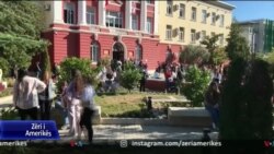 Shqipëri, pedagogët e universiteteve në protestë