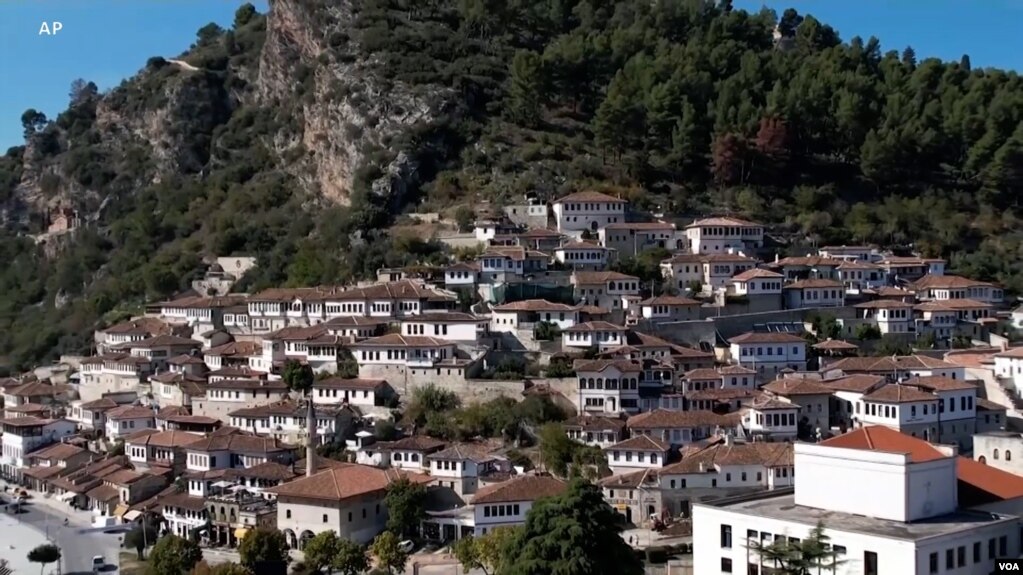 Qëndrime kritike nga UNESCO mbi Beratin dhe Gjirokastrën për autoritetet shqiptare