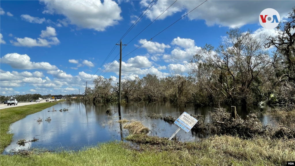 La inundación causada por el huracán Ian destruyó señales y cableado eléctrico en la localidad de Arcadia, Florida